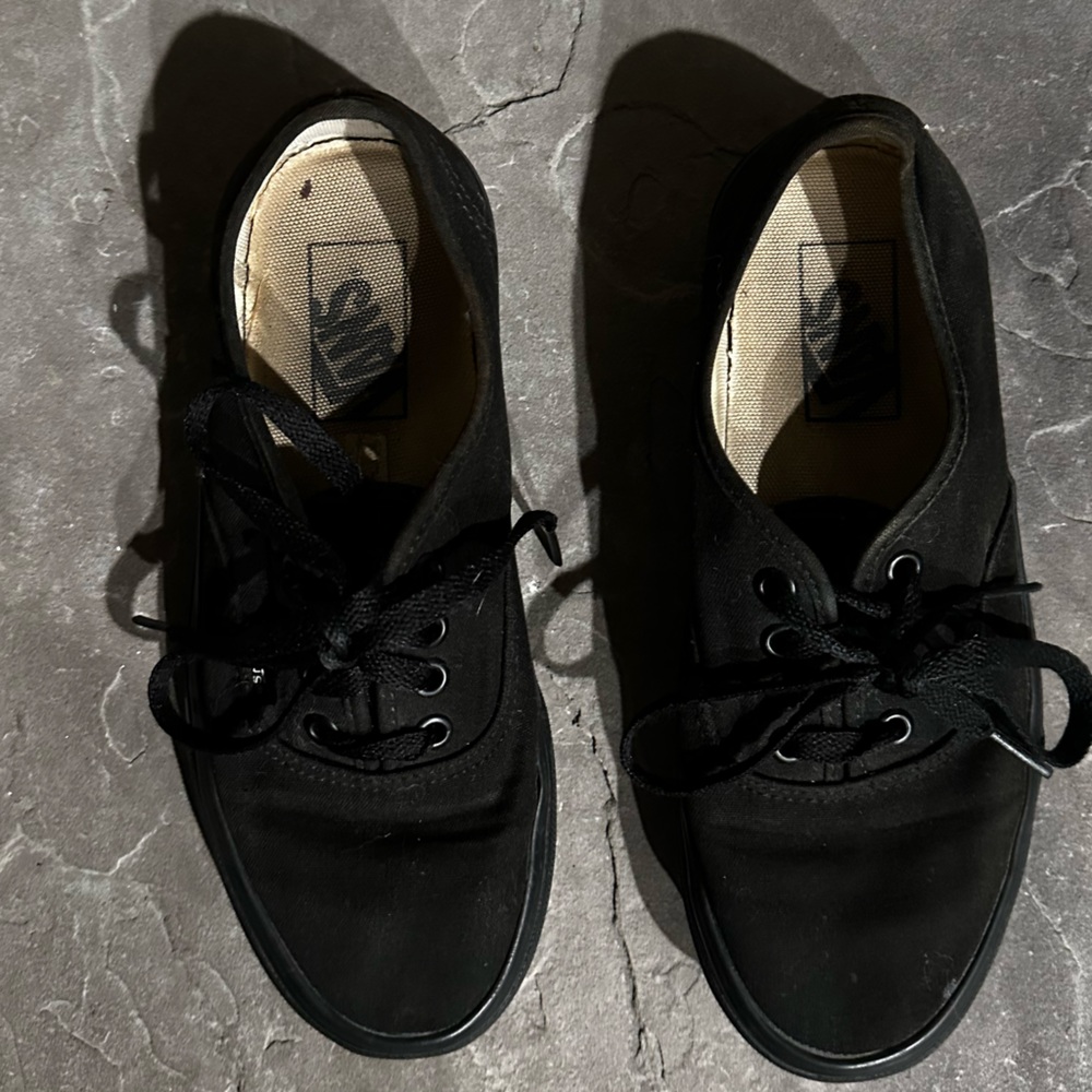 Women’s Authentic Lace Vans